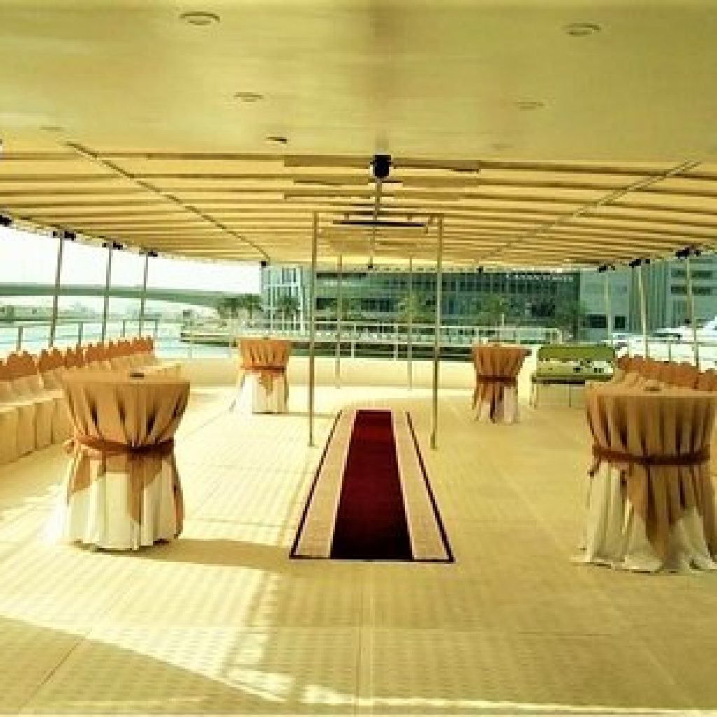 Luxury cruise marina dubai