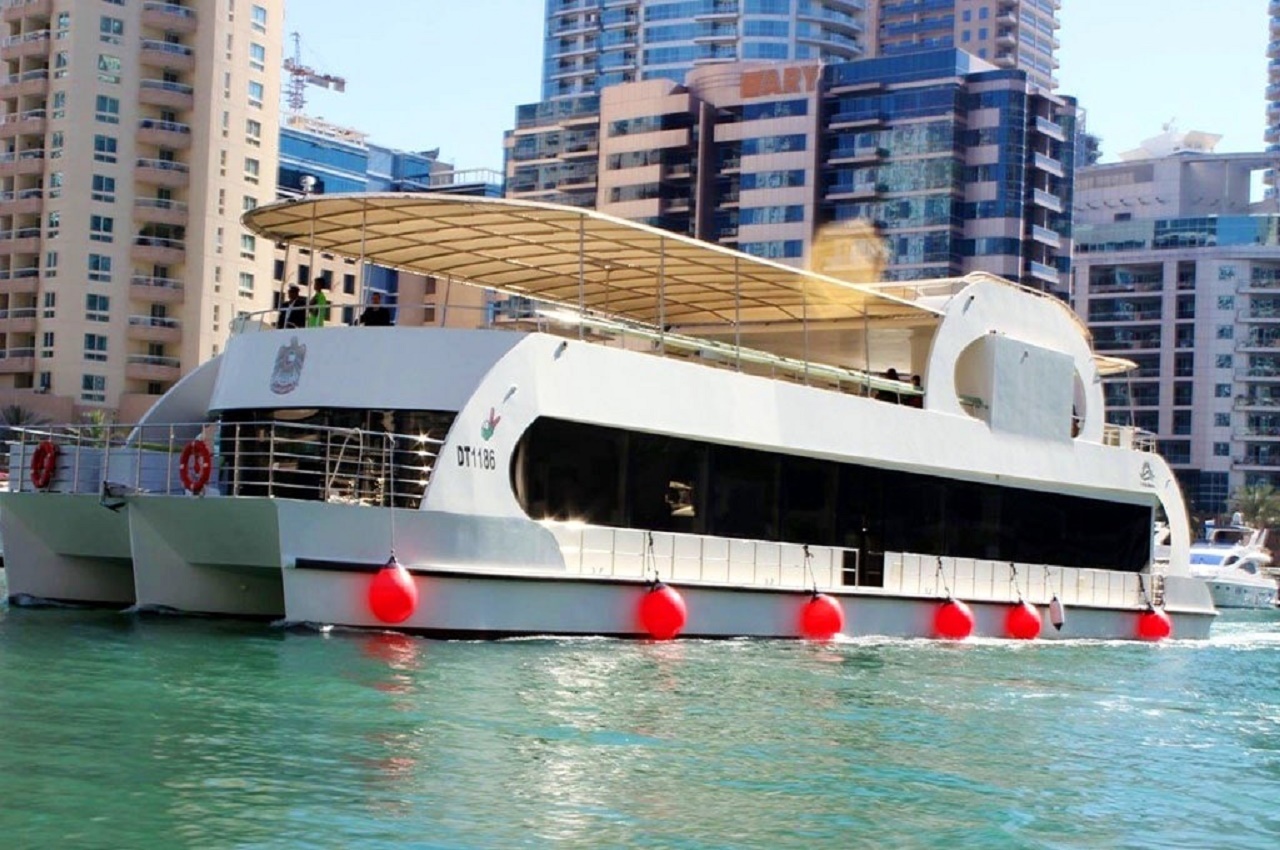 Luxury cruise marina dubai