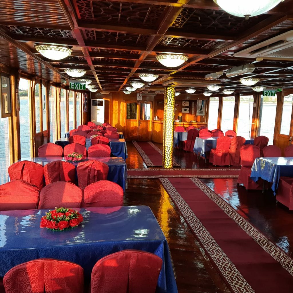 Dhow cruise dinner creek