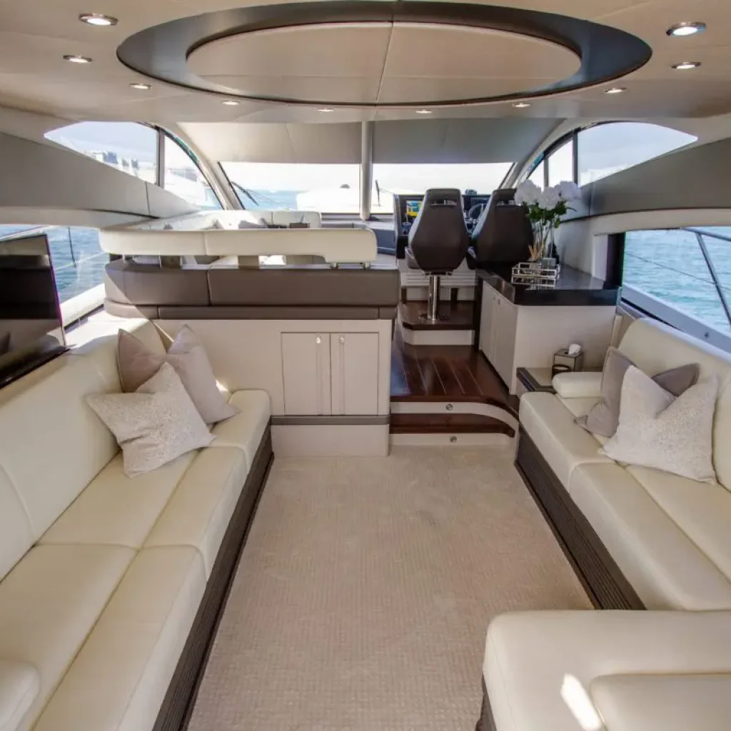 Private yacht (70 ft)
