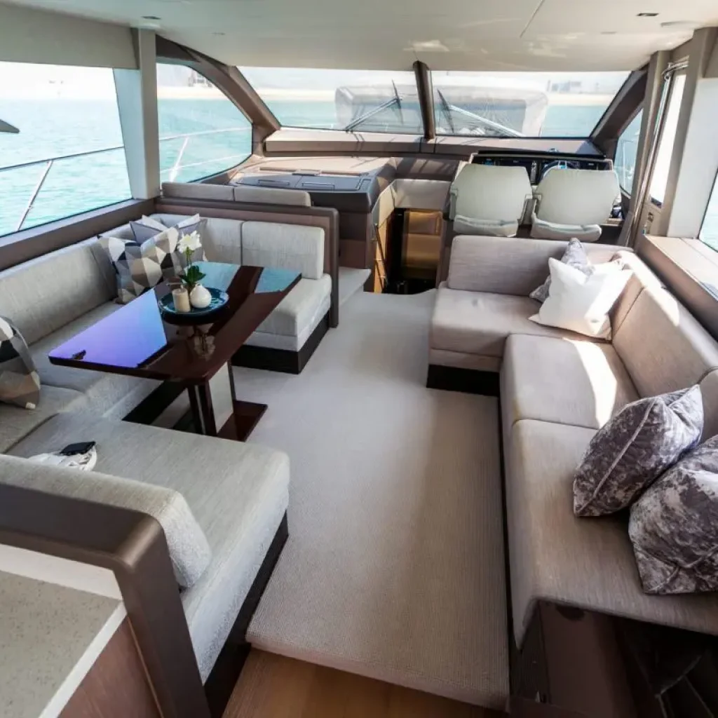 Private yacht (70 ft)