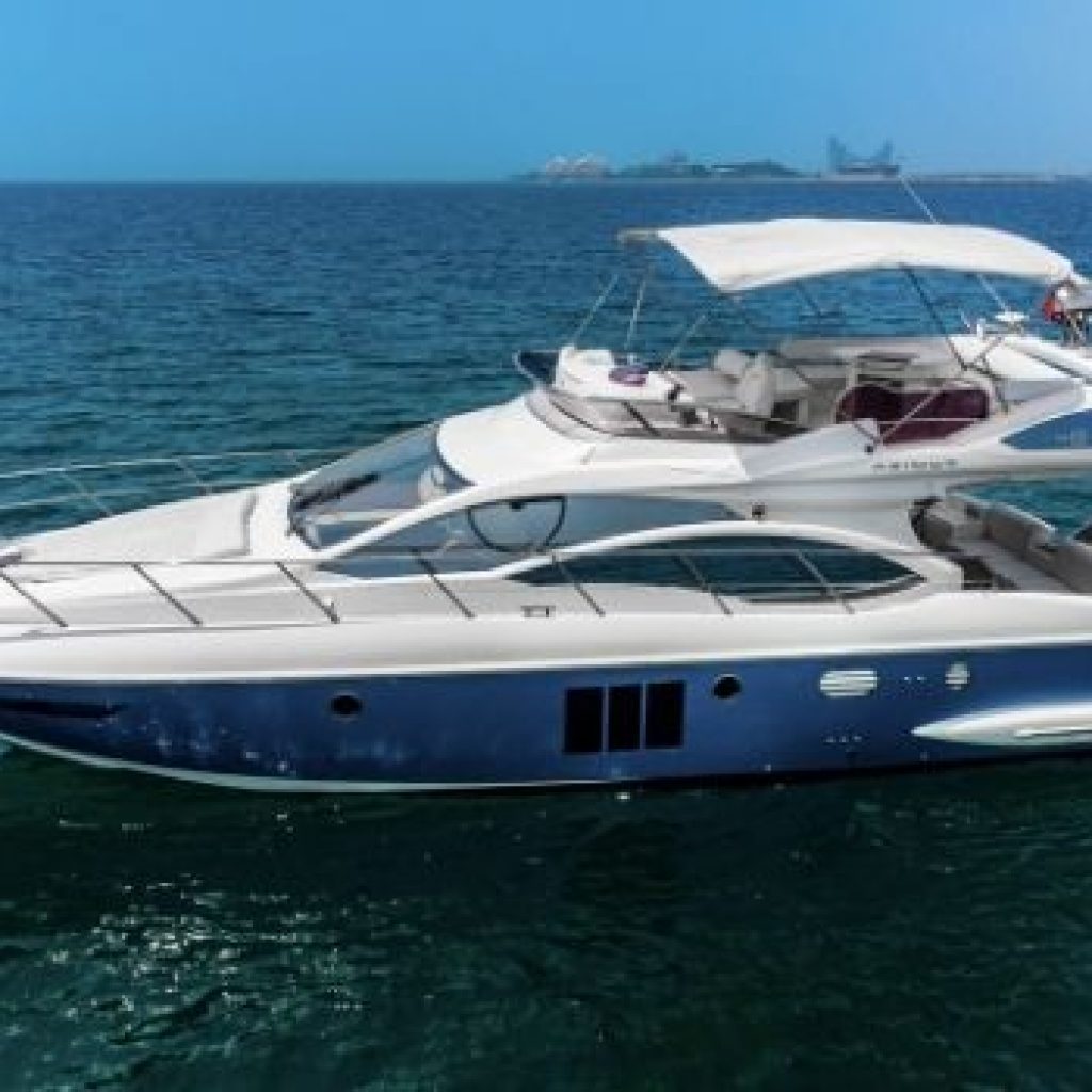 Private yacht (70 ft)